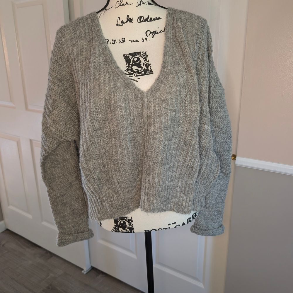 Free People Gray V-Neck Chunky Knit Sweater